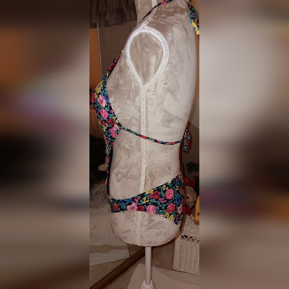 Festival Swim & Top Bundle | Forever 21 Floral Cutout + Aztec Bandeau - Picture 5 of 16
